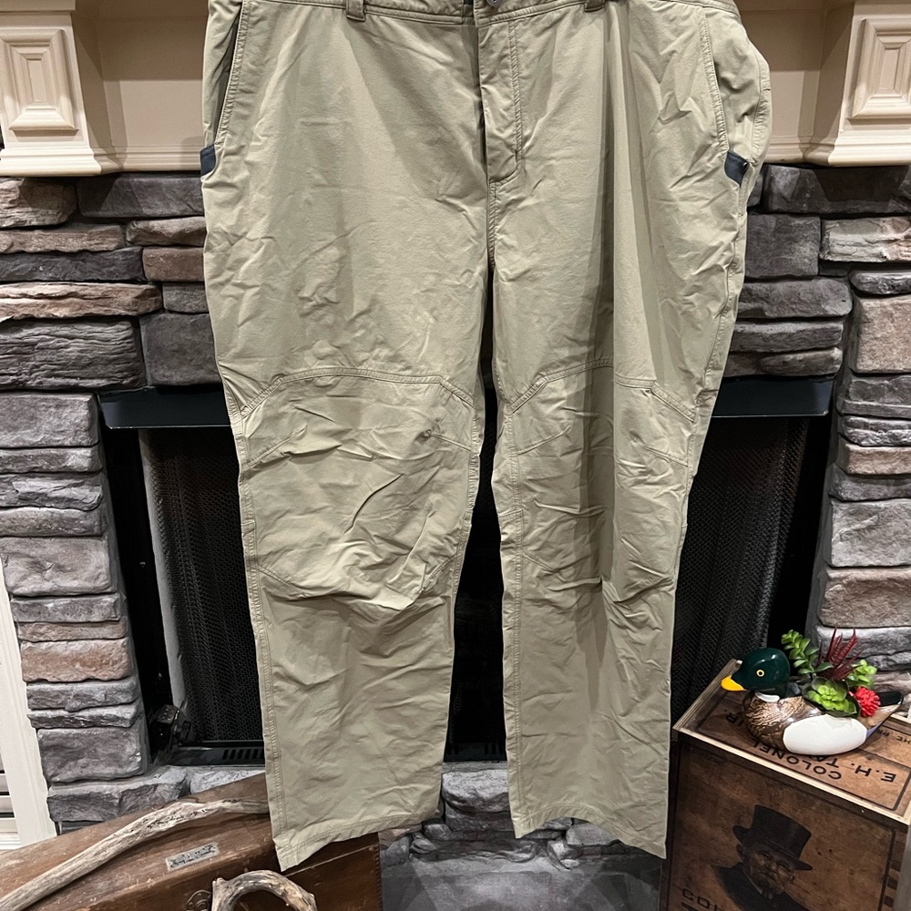 Tan Cargo Pants with Relaxed Fit and Utility Design